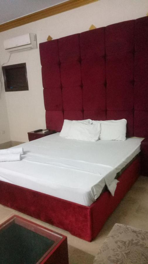 Hotel Crown Plaza, Near Karachi Airport, Darul Sehat Hospital, Dow, Agha Khan And Liaqat Hospital Exterior photo