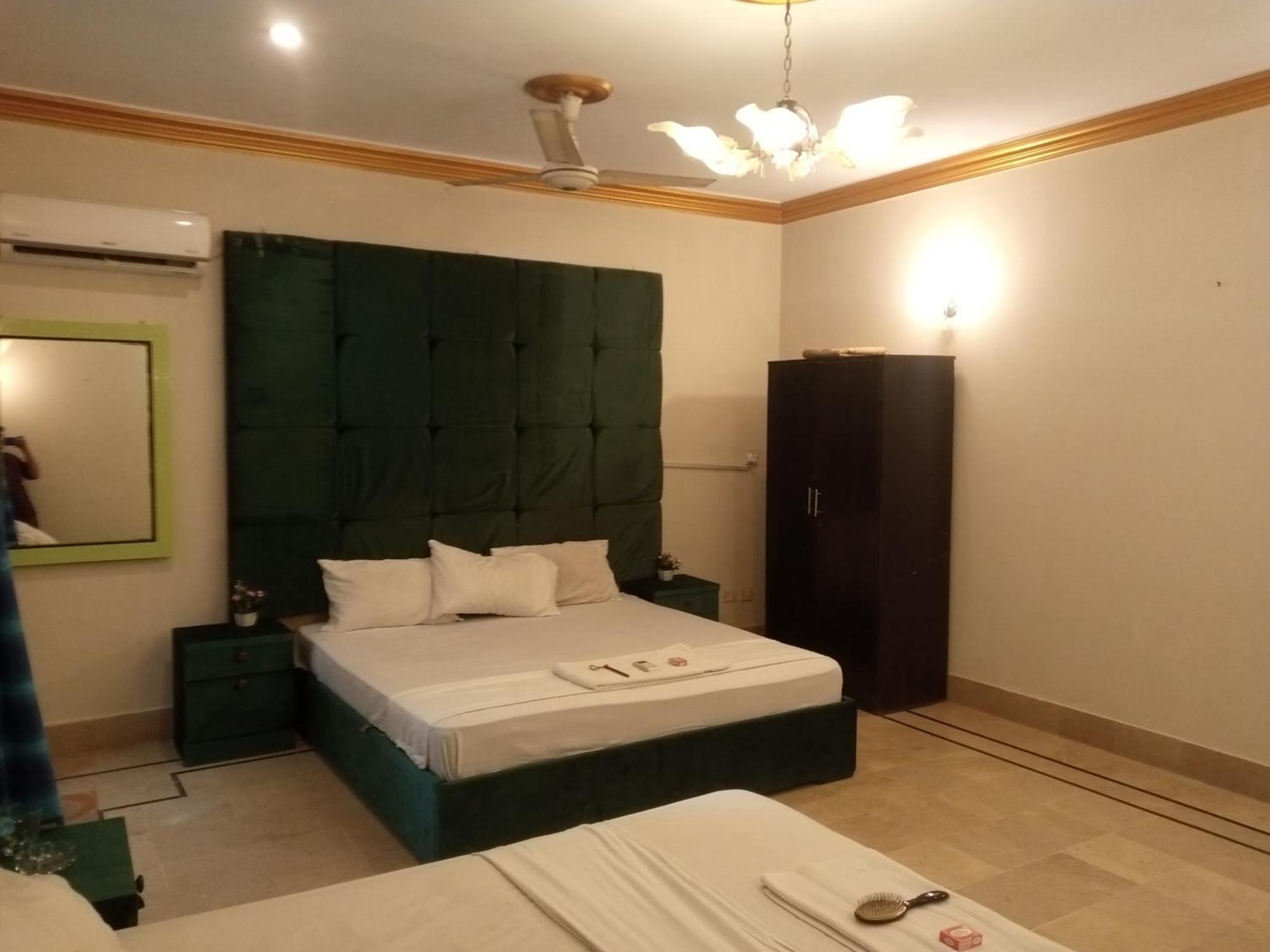 Hotel Crown Plaza, Near Karachi Airport, Darul Sehat Hospital, Dow, Agha Khan And Liaqat Hospital Exterior photo