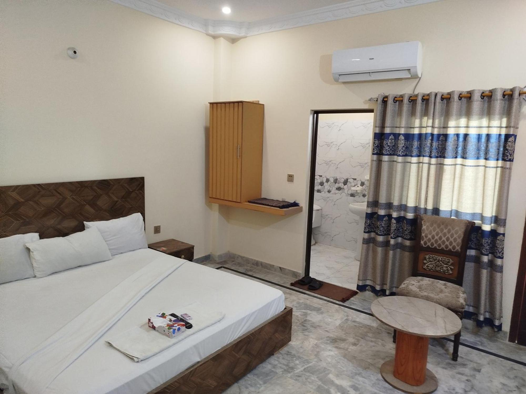Hotel Crown Plaza, Near Karachi Airport, Darul Sehat Hospital, Dow, Agha Khan And Liaqat Hospital Exterior photo