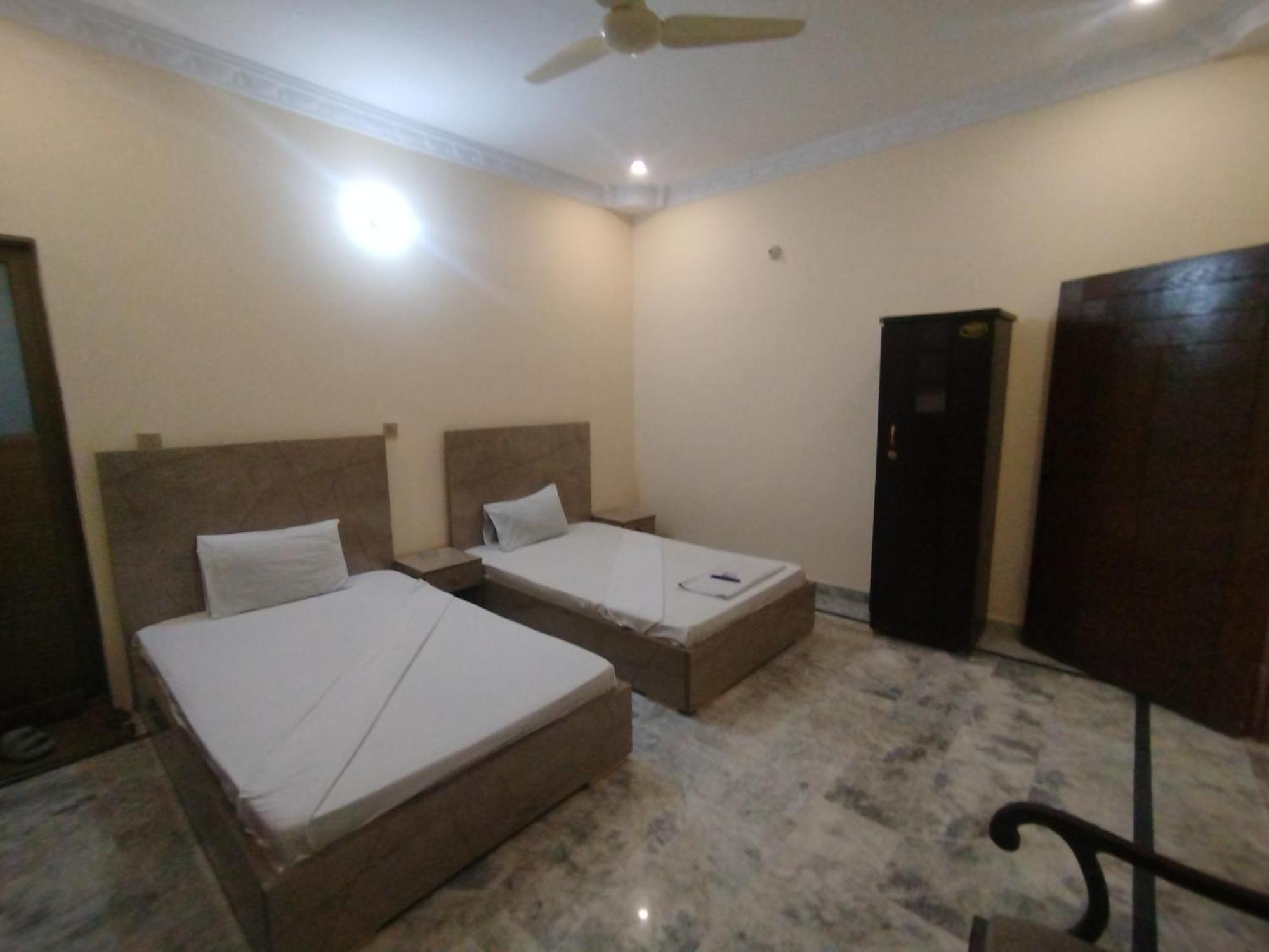 Hotel Crown Plaza, Near Karachi Airport, Darul Sehat Hospital, Dow, Agha Khan And Liaqat Hospital Exterior photo